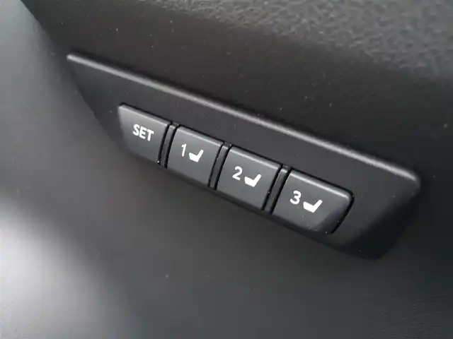 レクサス ＮＸ 200t Fスポーツ 茨城県 2015(平27)年 13.3万km ソニッククォーツ 純正ナビ/【ラジオ・DISC・SD・USB・BT・VTR・AUX・TV】/シートヒーター/エアシート/パワーシート/シートメモリ/ステアリングヒーター/パドルシフト/レーダークルコン/ETC/Bカメラ/左サイドカメラ/前後コーナーセンサー/アイドリングストップ/ブレーキホールド/純正フロアマット/社外アルミホイール
