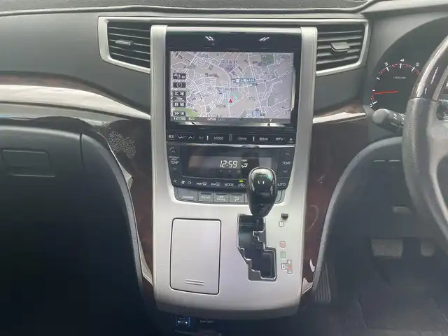 トヨタ ヴェルファイア 2．4Z 神奈川県 2012(平24)年 8.3万km ホワイトパールクリスタルシャイン アルパイン　ビックX９インチ/メモリーナビ/CD/DVD/SD/BT/フルセグ/アルパインフリップダウンモニター/前方ドラレコ/バックカメラ/両側パワーパワースライドドア/バックドアイージークロージャー/ローダウン/社外アルミ　AME２０インチ/社外テール/社外マフラー(rosso modello)/社外セキュリティ（Gｒｇo-ZV）/HIDヘッドライト/社外LEDフォグ/社外カーテシイルミ/社外ダッシュマット/社外USB充電ポート×２/社外シートカバー(clazzio)/7人乗り/オットマンシート/シフトゲートイルミ/コーナーセンサー/ウッドコンビハンドル/オートライト/ナノイーエアコン/リアフィルム/ドアバイザー/スマートキー×２/新車時保証書/取扱説明書/ナビ取扱説明書/セキュリティ取扱説明書/ドラレコ取扱説明書