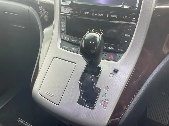 トヨタ ヴェルファイア 2．4Z 神奈川県 2012(平24)年 8.3万km ホワイトパールクリスタルシャイン アルパイン　ビックX９インチ/メモリーナビ/CD/DVD/SD/BT/フルセグ/アルパインフリップダウンモニター/前方ドラレコ/バックカメラ/両側パワーパワースライドドア/バックドアイージークロージャー/ローダウン/社外アルミ　AME２０インチ/社外テール/社外マフラー(rosso modello)/社外セキュリティ（Gｒｇo-ZV）/HIDヘッドライト/社外LEDフォグ/社外カーテシイルミ/社外ダッシュマット/社外USB充電ポート×２/社外シートカバー(clazzio)/7人乗り/オットマンシート/シフトゲートイルミ/コーナーセンサー/ウッドコンビハンドル/オートライト/ナノイーエアコン/リアフィルム/ドアバイザー/スマートキー×２/新車時保証書/取扱説明書/ナビ取扱説明書/セキュリティ取扱説明書/ドラレコ取扱説明書