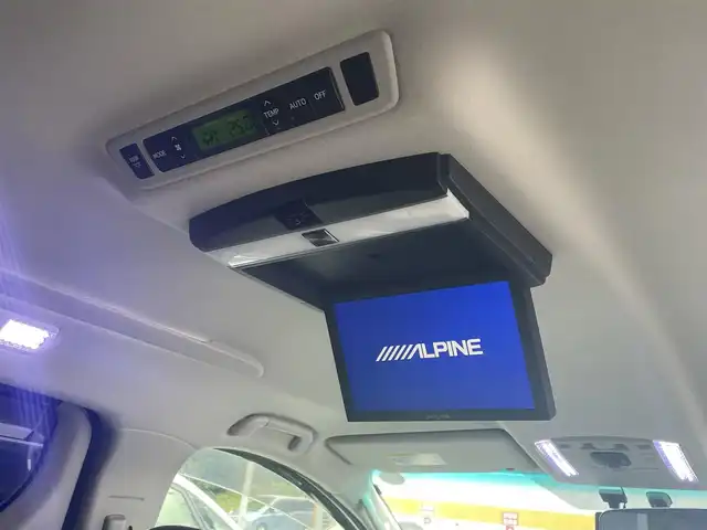 トヨタ ヴェルファイア 2．4Z 神奈川県 2012(平24)年 8.3万km ホワイトパールクリスタルシャイン アルパイン　ビックX９インチ/メモリーナビ/CD/DVD/SD/BT/フルセグ/アルパインフリップダウンモニター/前方ドラレコ/バックカメラ/両側パワーパワースライドドア/バックドアイージークロージャー/ローダウン/社外アルミ　AME２０インチ/社外テール/社外マフラー(rosso modello)/社外セキュリティ（Gｒｇo-ZV）/HIDヘッドライト/社外LEDフォグ/社外カーテシイルミ/社外ダッシュマット/社外USB充電ポート×２/社外シートカバー(clazzio)/7人乗り/オットマンシート/シフトゲートイルミ/コーナーセンサー/ウッドコンビハンドル/オートライト/ナノイーエアコン/リアフィルム/ドアバイザー/スマートキー×２/新車時保証書/取扱説明書/ナビ取扱説明書/セキュリティ取扱説明書/ドラレコ取扱説明書