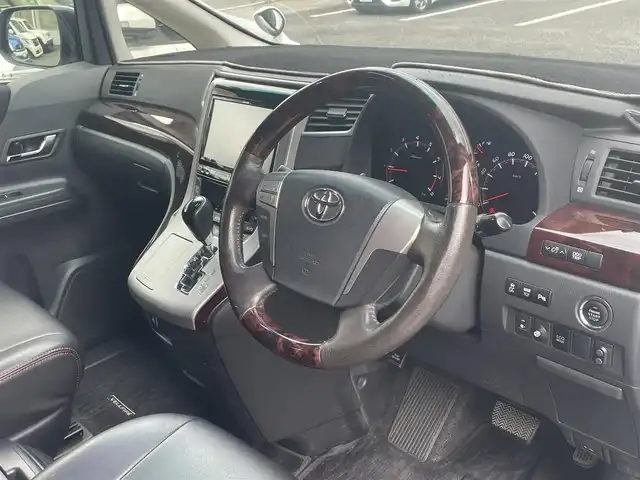 トヨタ ヴェルファイア 2．4Z 神奈川県 2012(平24)年 8.3万km ホワイトパールクリスタルシャイン アルパイン　ビックX９インチ/メモリーナビ/CD/DVD/SD/BT/フルセグ/アルパインフリップダウンモニター/前方ドラレコ/バックカメラ/両側パワーパワースライドドア/バックドアイージークロージャー/ローダウン/社外アルミ　AME２０インチ/社外テール/社外マフラー(rosso modello)/社外セキュリティ（Gｒｇo-ZV）/HIDヘッドライト/社外LEDフォグ/社外カーテシイルミ/社外ダッシュマット/社外USB充電ポート×２/社外シートカバー(clazzio)/7人乗り/オットマンシート/シフトゲートイルミ/コーナーセンサー/ウッドコンビハンドル/オートライト/ナノイーエアコン/リアフィルム/ドアバイザー/スマートキー×２/新車時保証書/取扱説明書/ナビ取扱説明書/セキュリティ取扱説明書/ドラレコ取扱説明書