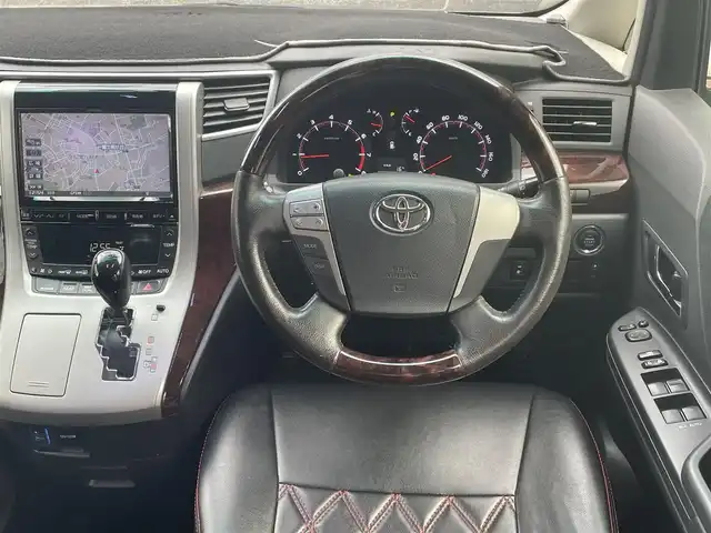 トヨタ ヴェルファイア 2．4Z 神奈川県 2012(平24)年 8.3万km ホワイトパールクリスタルシャイン アルパイン　ビックX９インチ/メモリーナビ/CD/DVD/SD/BT/フルセグ/アルパインフリップダウンモニター/前方ドラレコ/バックカメラ/両側パワーパワースライドドア/バックドアイージークロージャー/ローダウン/社外アルミ　AME２０インチ/社外テール/社外マフラー(rosso modello)/社外セキュリティ（Gｒｇo-ZV）/HIDヘッドライト/社外LEDフォグ/社外カーテシイルミ/社外ダッシュマット/社外USB充電ポート×２/社外シートカバー(clazzio)/7人乗り/オットマンシート/シフトゲートイルミ/コーナーセンサー/ウッドコンビハンドル/オートライト/ナノイーエアコン/リアフィルム/ドアバイザー/スマートキー×２/新車時保証書/取扱説明書/ナビ取扱説明書/セキュリティ取扱説明書/ドラレコ取扱説明書