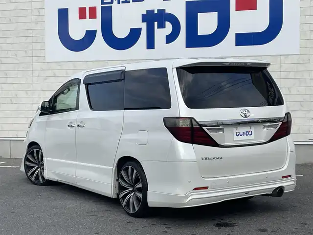 トヨタ ヴェルファイア 2．4Z 佐賀県 2012(平24)年 8.3万km ホワイトパールクリスタルシャイン (株)IDOMが運営する【じしゃロン佐賀店】の自社ローン対象車両になります。こちらは現金ご利用時の価格です。自社ローンご希望の方は別途その旨お申付け下さい。/アルパイン　ビックX９インチ/メモリーナビ/CD/DVD/SD/BT/フルセグ/アルパインフリップダウンモニター/前方ドラレコ/バックカメラ/両側パワーパワースライドドア/バックドアイージークロージャー/ローダウン/社外アルミ　AME２０インチ/社外テール/社外マフラー(rosso modello)/HIDヘッドライト/社外LEDフォグ/社外カーテシイルミ/社外ダッシュマット/社外USB充電ポート×２/社外シートカバー(clazzio)/7人乗り/オットマンシート/シフトゲートイルミ/コーナーセンサー/ウッドコンビハンドル/オートライト/ナノイーエアコン/リアフィルム/ドアバイザー/スマートキー×２/新車時保証書/取扱説明書/ナビ取扱説明書/ドラレコ取扱説明書