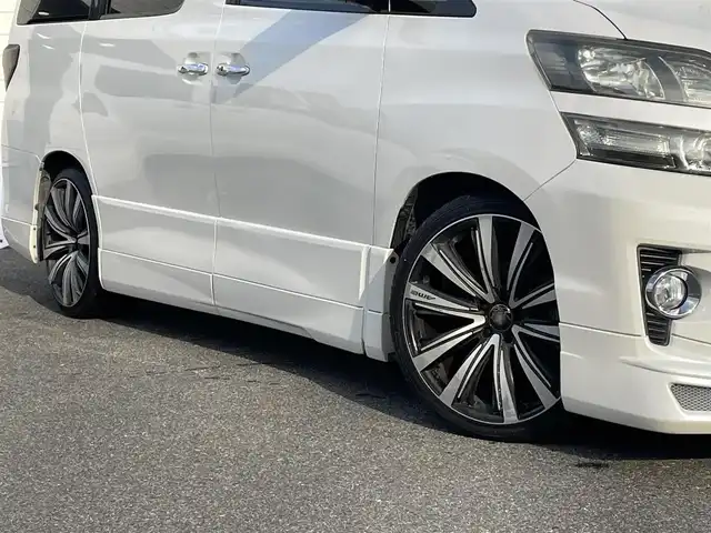 トヨタ ヴェルファイア 2．4Z 佐賀県 2012(平24)年 8.3万km ホワイトパールクリスタルシャイン (株)IDOMが運営する【じしゃロン佐賀店】の自社ローン対象車両になります。こちらは現金ご利用時の価格です。自社ローンご希望の方は別途その旨お申付け下さい。/アルパイン　ビックX９インチ/メモリーナビ/CD/DVD/SD/BT/フルセグ/アルパインフリップダウンモニター/前方ドラレコ/バックカメラ/両側パワーパワースライドドア/バックドアイージークロージャー/ローダウン/社外アルミ　AME２０インチ/社外テール/社外マフラー(rosso modello)/HIDヘッドライト/社外LEDフォグ/社外カーテシイルミ/社外ダッシュマット/社外USB充電ポート×２/社外シートカバー(clazzio)/7人乗り/オットマンシート/シフトゲートイルミ/コーナーセンサー/ウッドコンビハンドル/オートライト/ナノイーエアコン/リアフィルム/ドアバイザー/スマートキー×２/新車時保証書/取扱説明書/ナビ取扱説明書/ドラレコ取扱説明書