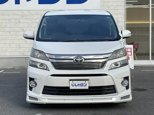 トヨタ ヴェルファイア 2．4Z 佐賀県 2012(平24)年 8.3万km ホワイトパールクリスタルシャイン (株)IDOMが運営する【じしゃロン佐賀店】の自社ローン対象車両になります。こちらは現金ご利用時の価格です。自社ローンご希望の方は別途その旨お申付け下さい。/アルパイン　ビックX９インチ/メモリーナビ/CD/DVD/SD/BT/フルセグ/アルパインフリップダウンモニター/前方ドラレコ/バックカメラ/両側パワーパワースライドドア/バックドアイージークロージャー/ローダウン/社外アルミ　AME２０インチ/社外テール/社外マフラー(rosso modello)/HIDヘッドライト/社外LEDフォグ/社外カーテシイルミ/社外ダッシュマット/社外USB充電ポート×２/社外シートカバー(clazzio)/7人乗り/オットマンシート/シフトゲートイルミ/コーナーセンサー/ウッドコンビハンドル/オートライト/ナノイーエアコン/リアフィルム/ドアバイザー/スマートキー×２/新車時保証書/取扱説明書/ナビ取扱説明書/ドラレコ取扱説明書