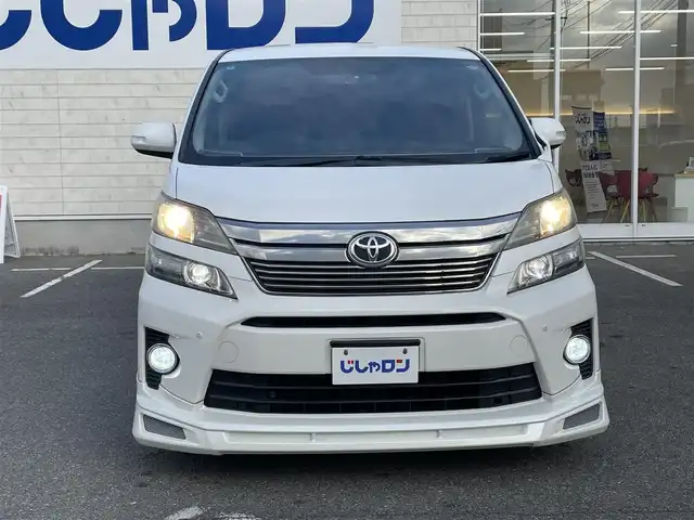 トヨタ ヴェルファイア 2．4Z 佐賀県 2012(平24)年 8.3万km ホワイトパールクリスタルシャイン (株)IDOMが運営する【じしゃロン佐賀店】の自社ローン対象車両になります。こちらは現金ご利用時の価格です。自社ローンご希望の方は別途その旨お申付け下さい。/アルパイン　ビックX９インチ/メモリーナビ/CD/DVD/SD/BT/フルセグ/アルパインフリップダウンモニター/前方ドラレコ/バックカメラ/両側パワーパワースライドドア/バックドアイージークロージャー/ローダウン/社外アルミ　AME２０インチ/社外テール/社外マフラー(rosso modello)/HIDヘッドライト/社外LEDフォグ/社外カーテシイルミ/社外ダッシュマット/社外USB充電ポート×２/社外シートカバー(clazzio)/7人乗り/オットマンシート/シフトゲートイルミ/コーナーセンサー/ウッドコンビハンドル/オートライト/ナノイーエアコン/リアフィルム/ドアバイザー/スマートキー×２/新車時保証書/取扱説明書/ナビ取扱説明書/ドラレコ取扱説明書