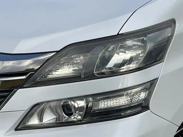 トヨタ ヴェルファイア 2．4Z 佐賀県 2012(平24)年 8.3万km ホワイトパールクリスタルシャイン (株)IDOMが運営する【じしゃロン佐賀店】の自社ローン対象車両になります。こちらは現金ご利用時の価格です。自社ローンご希望の方は別途その旨お申付け下さい。/アルパイン　ビックX９インチ/メモリーナビ/CD/DVD/SD/BT/フルセグ/アルパインフリップダウンモニター/前方ドラレコ/バックカメラ/両側パワーパワースライドドア/バックドアイージークロージャー/ローダウン/社外アルミ　AME２０インチ/社外テール/社外マフラー(rosso modello)/HIDヘッドライト/社外LEDフォグ/社外カーテシイルミ/社外ダッシュマット/社外USB充電ポート×２/社外シートカバー(clazzio)/7人乗り/オットマンシート/シフトゲートイルミ/コーナーセンサー/ウッドコンビハンドル/オートライト/ナノイーエアコン/リアフィルム/ドアバイザー/スマートキー×２/新車時保証書/取扱説明書/ナビ取扱説明書/ドラレコ取扱説明書