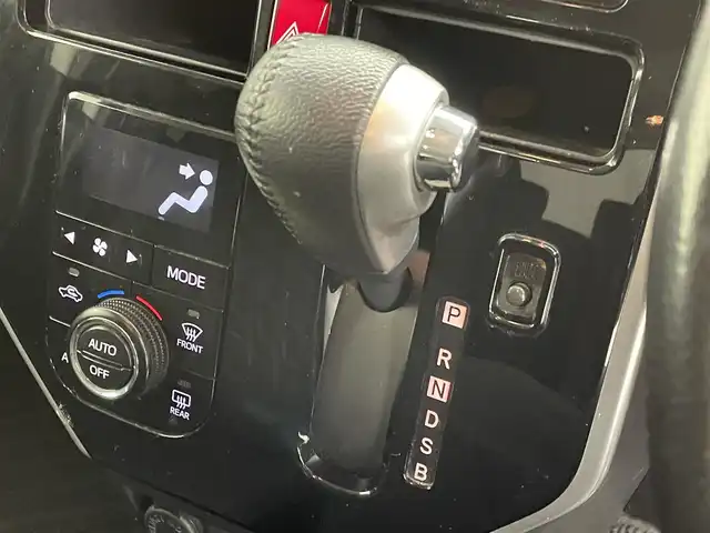 トヨタ タンク カスタムG 群馬県 2017(平29)年 5.6万km ブラックマイカ/マゼンダベリーメタリック 禁煙車　両側パワスラ　純正ナビ　BT　フルセグ　バックカメラ　クルコン　ビルトインETC　アイドリングストップ　横滑り防止装置　ステアリングスイッチ　オートライト　プッシュスタート　スマートキー
