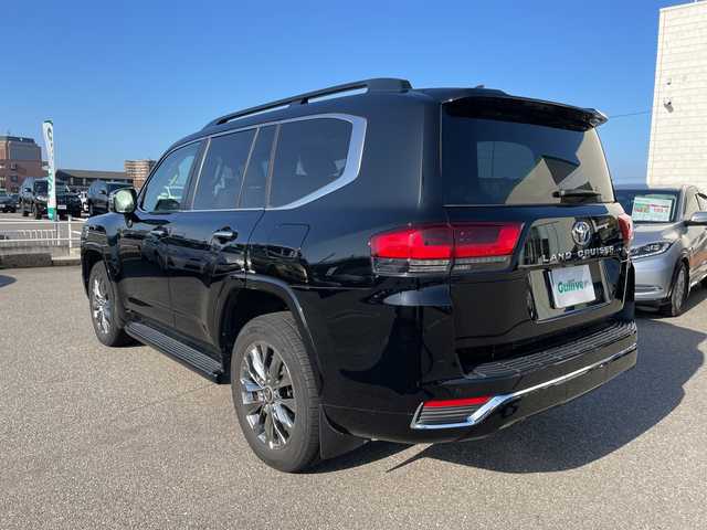 トヨタ ランドクルーザー ZX 石川県 2023(令5)年 2.1万km ブラック ワンオーナー　純正ディスプレイオーディオ　フルセグ　パノラマモニター　ＬＥＤヘッドライト　革シート　サンルーフ　パワーバックドア　ＢＳＭ　ＥＴＣ２．０　セーフティセンス　レーダークルーズ