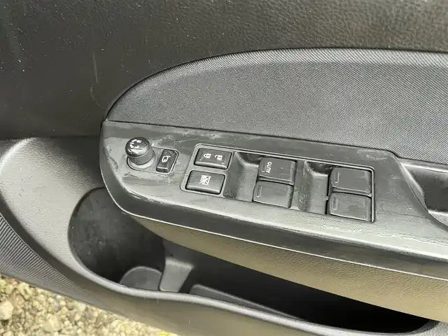 スズキ スイフト XG 群馬県 2011(平23)年 5.9万km スーパーブラックパール プッシュスタート/スマートキー/ビルトインETC/純正CDラジオデッキ/社外15インチアルミホイール/ドアバイザー/ヘッドライトレベライザー/横滑り防止装置/保証書/スペアキー1本