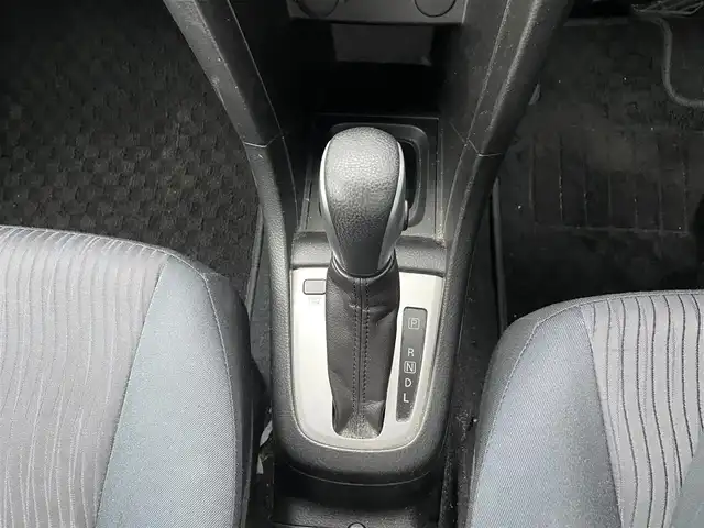 スズキ スイフト XG 群馬県 2011(平23)年 5.9万km スーパーブラックパール プッシュスタート/スマートキー/ビルトインETC/純正CDラジオデッキ/社外15インチアルミホイール/ドアバイザー/ヘッドライトレベライザー/横滑り防止装置/保証書/スペアキー1本