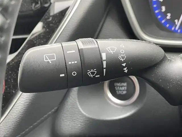 トヨタ カローラ クロス Z 滋賀県 2022(令4)年 5万km プラチナホワイトパールマイカ 純正9インチディスプレイオーディオ/・Bluetooth・USB・Miracast/全方位カメラ/ビルトインETC/前後ドライブレコーダー/前後コーナーセンサー/Dパワーシート/D/Nシートヒーター/衝突被害軽減ブレーキ/追従レーダークルーズコントロール/レーンキープアシスト/ハーフレザーシート/LEDヘッドライト/オートライト/オートハイビーム/電動リアゲート/純正フロアマット/純正18インチAW/盗難防止システム/横滑り防止/ビルトインETC/スマートキー