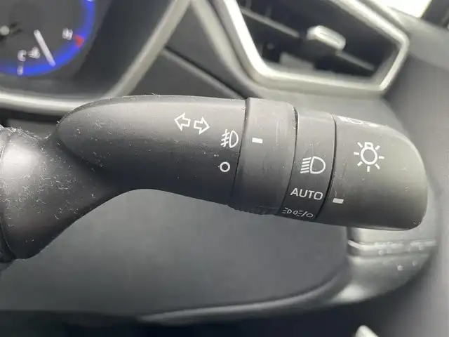 トヨタ カローラ クロス Z 滋賀県 2022(令4)年 5万km プラチナホワイトパールマイカ 純正9インチディスプレイオーディオ/・Bluetooth・USB・Miracast/全方位カメラ/ビルトインETC/前後ドライブレコーダー/前後コーナーセンサー/Dパワーシート/D/Nシートヒーター/衝突被害軽減ブレーキ/追従レーダークルーズコントロール/レーンキープアシスト/ハーフレザーシート/LEDヘッドライト/オートライト/オートハイビーム/電動リアゲート/純正フロアマット/純正18インチAW/盗難防止システム/横滑り防止/ビルトインETC/スマートキー