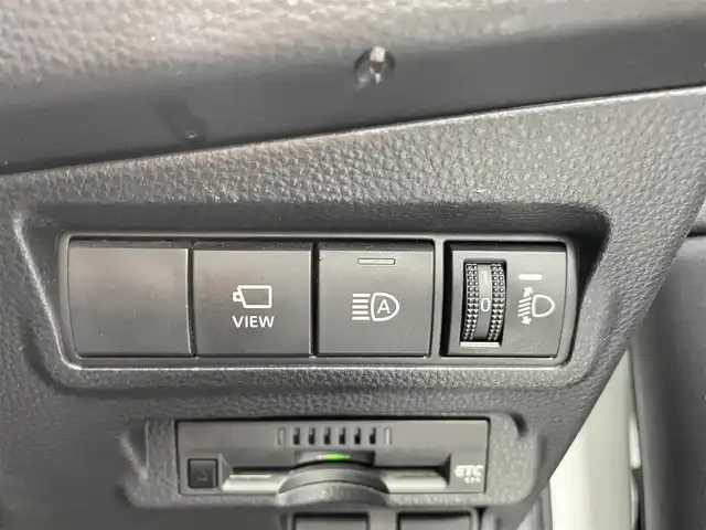 トヨタ カローラ クロス Z 滋賀県 2022(令4)年 5万km プラチナホワイトパールマイカ 純正9インチディスプレイオーディオ/・Bluetooth・USB・Miracast/全方位カメラ/ビルトインETC/前後ドライブレコーダー/前後コーナーセンサー/Dパワーシート/D/Nシートヒーター/衝突被害軽減ブレーキ/追従レーダークルーズコントロール/レーンキープアシスト/ハーフレザーシート/LEDヘッドライト/オートライト/オートハイビーム/電動リアゲート/純正フロアマット/純正18インチAW/盗難防止システム/横滑り防止/ビルトインETC/スマートキー