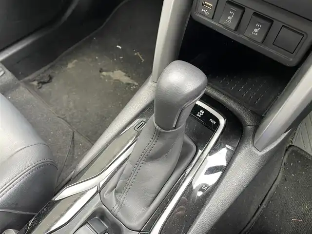 トヨタ カローラ クロス Z 滋賀県 2022(令4)年 5万km プラチナホワイトパールマイカ 純正9インチディスプレイオーディオ/・Bluetooth・USB・Miracast/全方位カメラ/ビルトインETC/前後ドライブレコーダー/前後コーナーセンサー/Dパワーシート/D/Nシートヒーター/衝突被害軽減ブレーキ/追従レーダークルーズコントロール/レーンキープアシスト/ハーフレザーシート/LEDヘッドライト/オートライト/オートハイビーム/電動リアゲート/純正フロアマット/純正18インチAW/盗難防止システム/横滑り防止/ビルトインETC/スマートキー