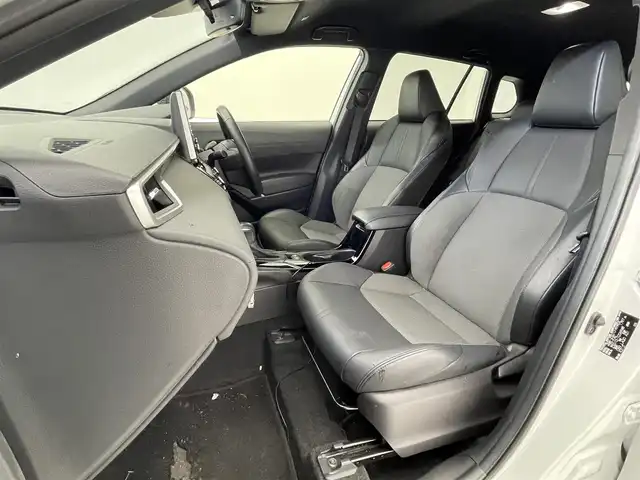 トヨタ カローラ クロス Z 滋賀県 2022(令4)年 5万km プラチナホワイトパールマイカ 純正9インチディスプレイオーディオ/・Bluetooth・USB・Miracast/全方位カメラ/ビルトインETC/前後ドライブレコーダー/前後コーナーセンサー/Dパワーシート/D/Nシートヒーター/衝突被害軽減ブレーキ/追従レーダークルーズコントロール/レーンキープアシスト/ハーフレザーシート/LEDヘッドライト/オートライト/オートハイビーム/電動リアゲート/純正フロアマット/純正18インチAW/盗難防止システム/横滑り防止/ビルトインETC/スマートキー