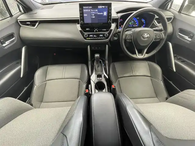 トヨタ カローラ クロス Z 滋賀県 2022(令4)年 5万km プラチナホワイトパールマイカ 純正9インチディスプレイオーディオ/・Bluetooth・USB・Miracast/全方位カメラ/ビルトインETC/前後ドライブレコーダー/前後コーナーセンサー/Dパワーシート/D/Nシートヒーター/衝突被害軽減ブレーキ/追従レーダークルーズコントロール/レーンキープアシスト/ハーフレザーシート/LEDヘッドライト/オートライト/オートハイビーム/電動リアゲート/純正フロアマット/純正18インチAW/盗難防止システム/横滑り防止/ビルトインETC/スマートキー