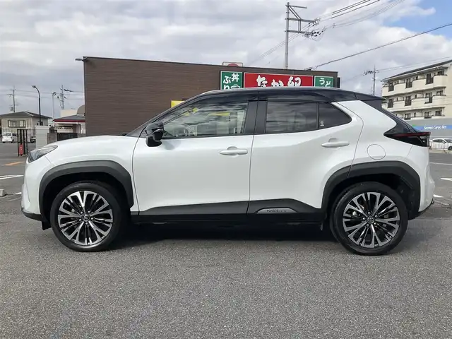 トヨタ ヤリスクロス ハイブリッド Z アドベンチャー 滋賀県 2023(令5)年 2.7万km ブラックマイカ/プラチナホワイトパールマイカ ワンオーナー/トヨタセーフティセンス/レーダークルーズコントロール/純正8インチディスプレイオーディオ/Bluetooth、フルセグテレビ/バックカメラ/ビルトインETC/ハーフレザーシート/前席シートヒーター/運転席パワーシート/ステアリングヒーター/パワーバックドア/純正LEDヘッドライト/純正18インチアルミホイール/スペアキー有り/取扱説明書/保証書