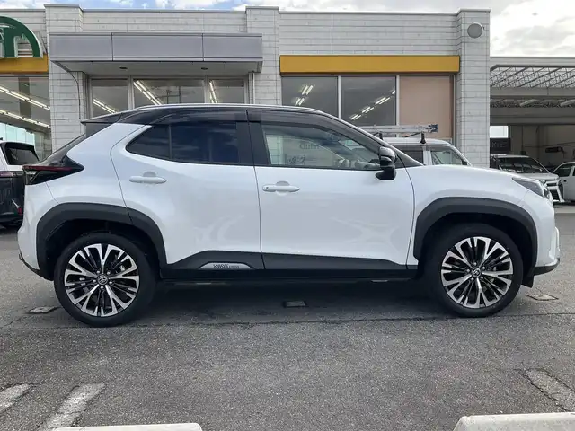 トヨタ ヤリスクロス ハイブリッド Z アドベンチャー 滋賀県 2023(令5)年 2.7万km ブラックマイカ/プラチナホワイトパールマイカ ワンオーナー/トヨタセーフティセンス/レーダークルーズコントロール/純正8インチディスプレイオーディオ/Bluetooth、フルセグテレビ/バックカメラ/ビルトインETC/ハーフレザーシート/前席シートヒーター/運転席パワーシート/ステアリングヒーター/パワーバックドア/純正LEDヘッドライト/純正18インチアルミホイール/スペアキー有り/取扱説明書/保証書