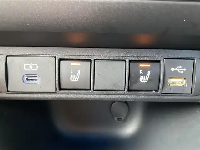 トヨタ ヤリスクロス ハイブリッド Z アドベンチャー 滋賀県 2023(令5)年 2.7万km ブラックマイカ/プラチナホワイトパールマイカ ワンオーナー/トヨタセーフティセンス/レーダークルーズコントロール/純正8インチディスプレイオーディオ/Bluetooth、フルセグテレビ/バックカメラ/ビルトインETC/ハーフレザーシート/前席シートヒーター/運転席パワーシート/ステアリングヒーター/パワーバックドア/純正LEDヘッドライト/純正18インチアルミホイール/スペアキー有り/取扱説明書/保証書