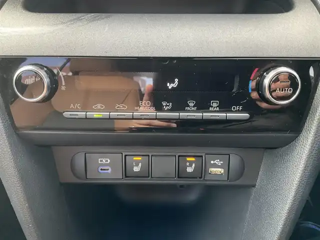 トヨタ ヤリスクロス ハイブリッド Z アドベンチャー 滋賀県 2023(令5)年 2.7万km ブラックマイカ/プラチナホワイトパールマイカ ワンオーナー/トヨタセーフティセンス/レーダークルーズコントロール/純正8インチディスプレイオーディオ/Bluetooth、フルセグテレビ/バックカメラ/ビルトインETC/ハーフレザーシート/前席シートヒーター/運転席パワーシート/ステアリングヒーター/パワーバックドア/純正LEDヘッドライト/純正18インチアルミホイール/スペアキー有り/取扱説明書/保証書