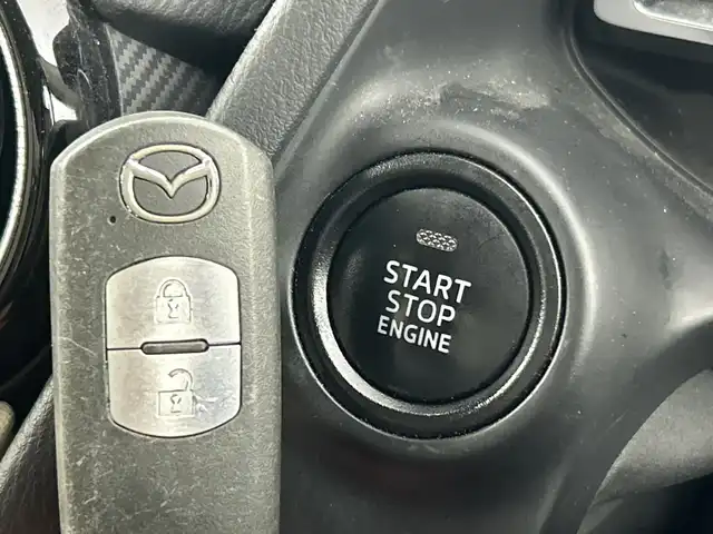 マツダ デミオ XD ツーリング Lパッケージ 愛知県 2015(平27)年 6.7万km ジェットブラックマイカ 禁煙車/ディーゼル/ターボ/純正７インチナビ/（CD/DVD/フルセグTV/Bluetooth/USB)/シティブレーキアクティブシステム/ヘッドアップディスプレイ/クルーズコントロール/ETC/レザーシート/LEDヘッドライト/純正16インチアルミホイール/スマートキー/スペアキー有/プッシュスタート/アイドリングストップ/横滑り防止装置