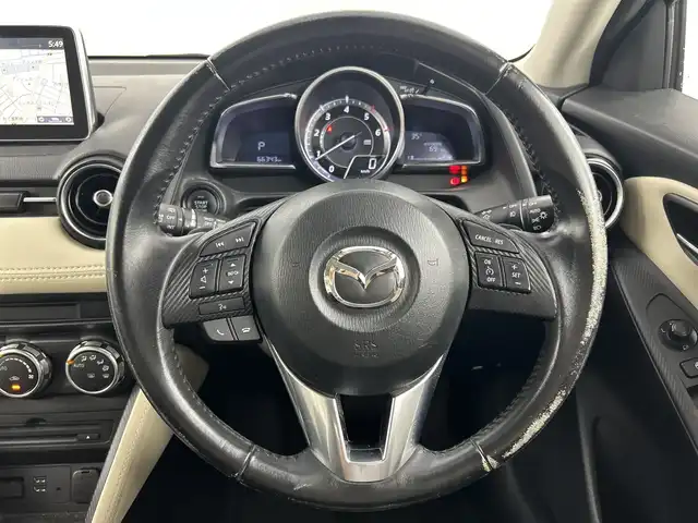 マツダ デミオ XD ツーリング Lパッケージ 愛知県 2015(平27)年 6.7万km ジェットブラックマイカ 禁煙車/ディーゼル/ターボ/純正７インチナビ/（CD/DVD/フルセグTV/Bluetooth/USB)/シティブレーキアクティブシステム/ヘッドアップディスプレイ/クルーズコントロール/ETC/レザーシート/LEDヘッドライト/純正16インチアルミホイール/スマートキー/スペアキー有/プッシュスタート/アイドリングストップ/横滑り防止装置