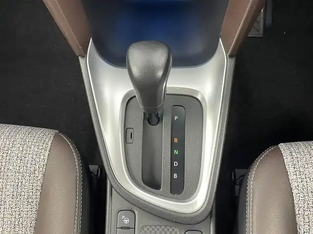 トヨタ ヤリスクロス ハイブリッド Z 千葉県 2021(令3)年 1.6万km ホワイトパールクリスタルシャイン セーフティセンス（衝突回避支援パッケージ）/・プリクラッシュセーフティ/・レーンディパーチャーアラート/・オートマチックハイビーム/・ドライバー異常時対応システム/・発進遅れ告知機能/・レーントレーシングアシスト/・レーダークルーズコントロール/・ロードサインアシスト/ブラインドスポットモニター/・安心降車アシスト/・パーキングサポートブレーキ/（前後方静止物／後方接近車両）/純正8インチディスプレイオーディオ/・Bluetooth/・メモリーナビ/・Miracast/・パノラミックビューモニター/パワーバックドア/スマートキー/パワーシート/シートヒーター/LEDヘッドライト/ステアリングヒーター/ビルトインETC2.0