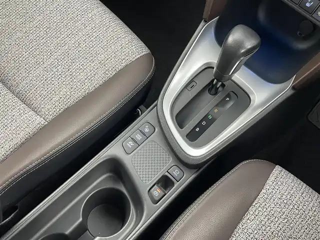 トヨタ ヤリスクロス ハイブリッド Z 千葉県 2021(令3)年 1.6万km ホワイトパールクリスタルシャイン セーフティセンス（衝突回避支援パッケージ）/・プリクラッシュセーフティ/・レーンディパーチャーアラート/・オートマチックハイビーム/・ドライバー異常時対応システム/・発進遅れ告知機能/・レーントレーシングアシスト/・レーダークルーズコントロール/・ロードサインアシスト/ブラインドスポットモニター/・安心降車アシスト/・パーキングサポートブレーキ/（前後方静止物／後方接近車両）/純正8インチディスプレイオーディオ/・Bluetooth/・メモリーナビ/・Miracast/・パノラミックビューモニター/パワーバックドア/スマートキー/パワーシート/シートヒーター/LEDヘッドライト/ステアリングヒーター/ビルトインETC2.0
