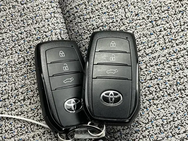 トヨタ ヤリスクロス ハイブリッド Z 千葉県 2021(令3)年 1.6万km ホワイトパールクリスタルシャイン セーフティセンス（衝突回避支援パッケージ）/・プリクラッシュセーフティ/・レーンディパーチャーアラート/・オートマチックハイビーム/・ドライバー異常時対応システム/・発進遅れ告知機能/・レーントレーシングアシスト/・レーダークルーズコントロール/・ロードサインアシスト/ブラインドスポットモニター/・安心降車アシスト/・パーキングサポートブレーキ/（前後方静止物／後方接近車両）/純正8インチディスプレイオーディオ/・Bluetooth/・メモリーナビ/・Miracast/・パノラミックビューモニター/パワーバックドア/スマートキー/パワーシート/シートヒーター/LEDヘッドライト/ステアリングヒーター/ビルトインETC2.0
