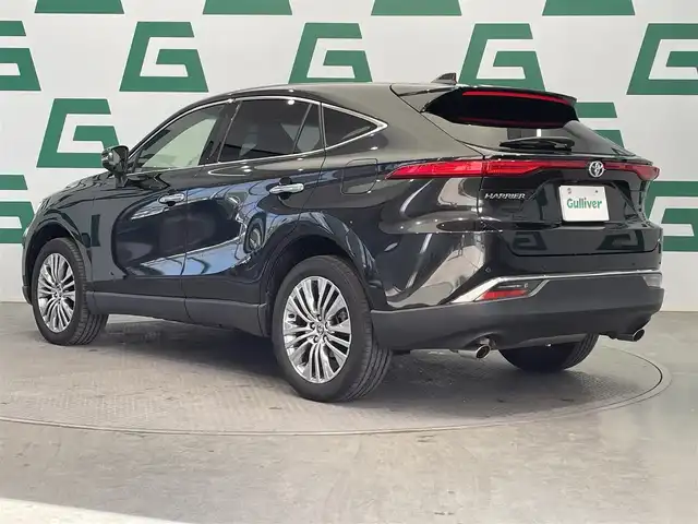 トヨタ ハリアー Z レザーパッケージ 鹿児島県 2020(令2)年 2.7万km プレシャスブラックパール 純正12.3インチディスプレイオーディオ（ナビ機能付き）/フルセグTV/BT/AppleCarPlay/AndroidAuto/パノラミックビューモニター/JBLプレミアムサウンドシステム/本革シート/前席シートベンチレーション&シートヒーター/前席パワーシート/運転席シートメモリ/ヘッドアップディスプレイ/トヨタセーフティセンス/全車速追従機能付クルーズコントロール/電動パーキングブレーキ/オートブレーキホールド/純正LEDヘッドライト/純正19インチアルミホイール/純正フロアマット