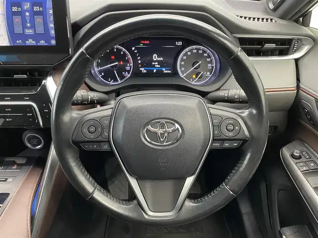 トヨタ ハリアー Z レザーパッケージ 鹿児島県 2020(令2)年 2.7万km プレシャスブラックパール 純正12.3インチディスプレイオーディオ（ナビ機能付き）/フルセグTV/BT/AppleCarPlay/AndroidAuto/パノラミックビューモニター/JBLプレミアムサウンドシステム/本革シート/前席シートベンチレーション&シートヒーター/前席パワーシート/運転席シートメモリ/ヘッドアップディスプレイ/トヨタセーフティセンス/全車速追従機能付クルーズコントロール/電動パーキングブレーキ/オートブレーキホールド/純正LEDヘッドライト/純正19インチアルミホイール/純正フロアマット