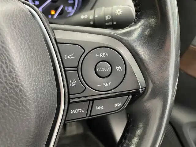 トヨタ ハリアー Z レザーパッケージ 鹿児島県 2020(令2)年 2.7万km プレシャスブラックパール 純正12.3インチディスプレイオーディオ（ナビ機能付き）/フルセグTV/BT/AppleCarPlay/AndroidAuto/パノラミックビューモニター/JBLプレミアムサウンドシステム/本革シート/前席シートベンチレーション&シートヒーター/前席パワーシート/運転席シートメモリ/ヘッドアップディスプレイ/トヨタセーフティセンス/全車速追従機能付クルーズコントロール/電動パーキングブレーキ/オートブレーキホールド/純正LEDヘッドライト/純正19インチアルミホイール/純正フロアマット