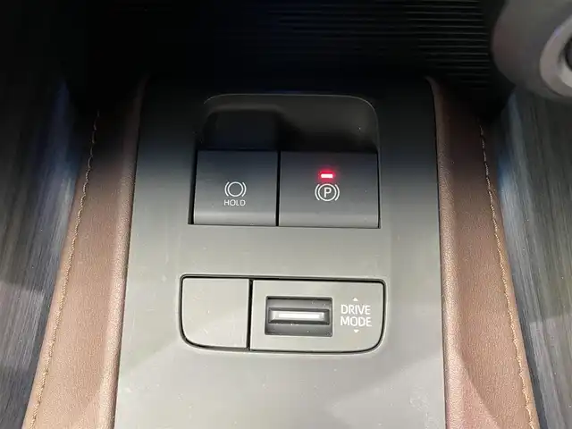 トヨタ ハリアー Z レザーパッケージ 鹿児島県 2020(令2)年 2.7万km プレシャスブラックパール 純正12.3インチディスプレイオーディオ（ナビ機能付き）/フルセグTV/BT/AppleCarPlay/AndroidAuto/パノラミックビューモニター/JBLプレミアムサウンドシステム/本革シート/前席シートベンチレーション&シートヒーター/前席パワーシート/運転席シートメモリ/ヘッドアップディスプレイ/トヨタセーフティセンス/全車速追従機能付クルーズコントロール/電動パーキングブレーキ/オートブレーキホールド/純正LEDヘッドライト/純正19インチアルミホイール/純正フロアマット