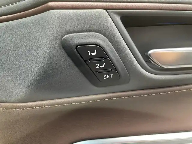 トヨタ ハリアー Z レザーパッケージ 鹿児島県 2020(令2)年 2.7万km プレシャスブラックパール 純正12.3インチディスプレイオーディオ（ナビ機能付き）/フルセグTV/BT/AppleCarPlay/AndroidAuto/パノラミックビューモニター/JBLプレミアムサウンドシステム/本革シート/前席シートベンチレーション&シートヒーター/前席パワーシート/運転席シートメモリ/ヘッドアップディスプレイ/トヨタセーフティセンス/全車速追従機能付クルーズコントロール/電動パーキングブレーキ/オートブレーキホールド/純正LEDヘッドライト/純正19インチアルミホイール/純正フロアマット