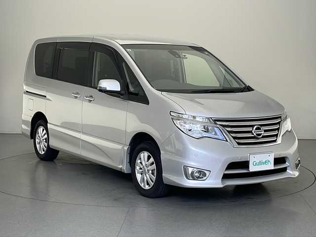 日産 セレナ 長野県 2015(平27)年 4.5万km ブリリアントシルバー 4WD/純正SDナビ/（SD/FM/AM/TV/CD/DVD/Bluetooth）/Wエアバッグ/衝突軽減ブレーキ/ABS/横滑り防止装置/前後コーナーセンサー/アラウンドビューモニター/プッシュスタート/アイドリングストップ/スマートキー/WACエアコン/クルコン/前方ドラレコ/オートライト/LEDヘッドライト/フォグランプ/ドアバイザー/純正フリップダウンモニター/純正デジタルインナーミラー/社外ETC/純正15インチアルミ/社外15インチアルミ付きスタッドレス4本車載