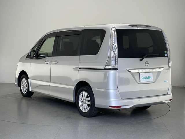 日産 セレナ 長野県 2015(平27)年 4.5万km ブリリアントシルバー 4WD/純正SDナビ/（SD/FM/AM/TV/CD/DVD/Bluetooth）/Wエアバッグ/衝突軽減ブレーキ/ABS/横滑り防止装置/前後コーナーセンサー/アラウンドビューモニター/プッシュスタート/アイドリングストップ/スマートキー/WACエアコン/クルコン/前方ドラレコ/オートライト/LEDヘッドライト/フォグランプ/ドアバイザー/純正フリップダウンモニター/純正デジタルインナーミラー/社外ETC/純正15インチアルミ/社外15インチアルミ付きスタッドレス4本車載