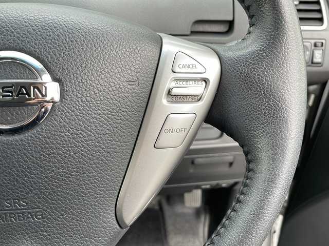 日産 セレナ 長野県 2015(平27)年 4.5万km ブリリアントシルバー 4WD/純正SDナビ/（SD/FM/AM/TV/CD/DVD/Bluetooth）/Wエアバッグ/衝突軽減ブレーキ/ABS/横滑り防止装置/前後コーナーセンサー/アラウンドビューモニター/プッシュスタート/アイドリングストップ/スマートキー/WACエアコン/クルコン/前方ドラレコ/オートライト/LEDヘッドライト/フォグランプ/ドアバイザー/純正フリップダウンモニター/純正デジタルインナーミラー/社外ETC/純正15インチアルミ/社外15インチアルミ付きスタッドレス4本車載