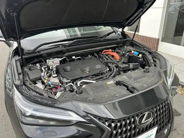 レクサス ＮＸ 450h+ バージョンL 静岡県 2023(令5)年 2.6万km グラファイトブラックガラスフレーク レクサスセーフティーセンス/純正ディスプレイオーディオ/FM/AM/Bluetooth/フルセグTV/サンルーフ/レーダークルーズコントロール/ETC2.0/全周囲カメラ/ステアリングヒーター/デジタルインナーミラー/電動リアゲート/前席パワーシート/全席シートヒーター/前席エアシート/LEDヘッドライト/オートライト/オートハイビーム/純正20AW