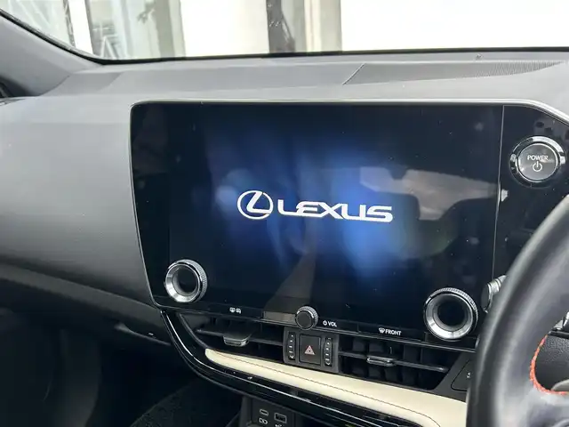 レクサス ＮＸ 450h+ バージョンL 静岡県 2023(令5)年 2.6万km グラファイトブラックガラスフレーク レクサスセーフティーセンス/純正ディスプレイオーディオ/FM/AM/Bluetooth/フルセグTV/サンルーフ/レーダークルーズコントロール/ETC2.0/全周囲カメラ/ステアリングヒーター/デジタルインナーミラー/電動リアゲート/前席パワーシート/全席シートヒーター/前席エアシート/LEDヘッドライト/オートライト/オートハイビーム/純正20AW