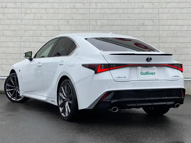 レクサス ＩＳ 300h Fスポーツ 岐阜県 2021(令3)年 3.2万km ホワイトノーヴァガラスフレーク 法人ワンオーナー/レッドレザーシート/前席パワーシート/ポジションシートメモリ/前席シートベンチレーション/三眼LEDヘッドライト/パノラマミックビューモニター/純正SDナビ　BlueTooth/CD/フルセグTV/前後ドライブレコーダー/パドルシフト/オートレインセンサー/オートハイビーム/レーダークルーズコントロール/ステアリングスイッチ/ステアリングヒーター/ブレーキホールド/ドライブモードセレクト/ETC2.0/取扱説明書/保証書/スペアキー