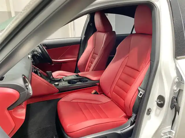 レクサス ＩＳ 300h Fスポーツ 岐阜県 2021(令3)年 3.2万km ホワイトノーヴァガラスフレーク 法人ワンオーナー/レッドレザーシート/前席パワーシート/ポジションシートメモリ/前席シートベンチレーション/三眼LEDヘッドライト/パノラマミックビューモニター/純正SDナビ　BlueTooth/CD/フルセグTV/前後ドライブレコーダー/パドルシフト/オートレインセンサー/オートハイビーム/レーダークルーズコントロール/ステアリングスイッチ/ステアリングヒーター/ブレーキホールド/ドライブモードセレクト/ETC2.0/取扱説明書/保証書/スペアキー