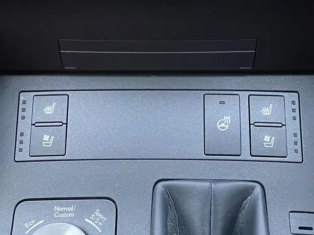 レクサス ＩＳ 300h Fスポーツ 岐阜県 2021(令3)年 3.2万km ホワイトノーヴァガラスフレーク 法人ワンオーナー/レッドレザーシート/前席パワーシート/ポジションシートメモリ/前席シートベンチレーション/三眼LEDヘッドライト/パノラマミックビューモニター/純正SDナビ　BlueTooth/CD/フルセグTV/前後ドライブレコーダー/パドルシフト/オートレインセンサー/オートハイビーム/レーダークルーズコントロール/ステアリングスイッチ/ステアリングヒーター/ブレーキホールド/ドライブモードセレクト/ETC2.0/取扱説明書/保証書/スペアキー