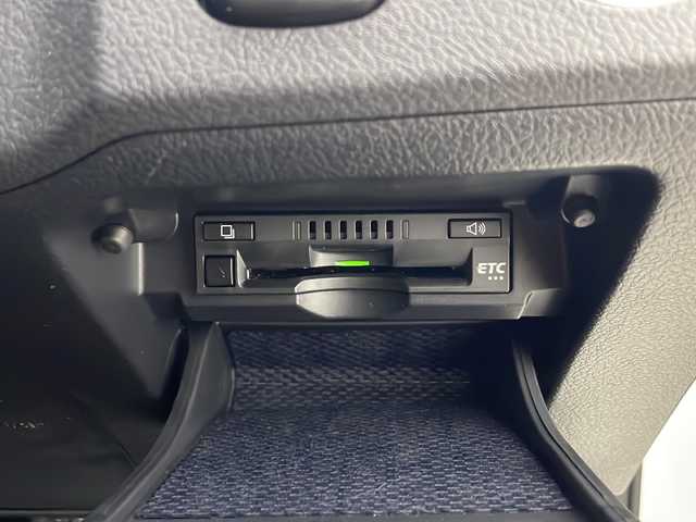 トヨタ マークＸ 250G Four 秋田県 2018(平30)年 2万km ホワイトパールクリスタルシャイン 4WD/純正ナビ/(フルセグTV/Bluetooth/DVD/CD/AM/FM)/バックカメラ/レーダークルーズコントロール/レーンキープアシスト/衝突被害軽減システム/横滑防止機能/プッシュスタート/スマートキー/スペアキー/オートライト/HIDヘッドライト/フォグランプ/革巻ステアリング/ステアリングリモコン/運転席パワーシート/電動格納ミラー/純正フロアマット/社外アルミホイール/サイドバイザー/取扱説明書