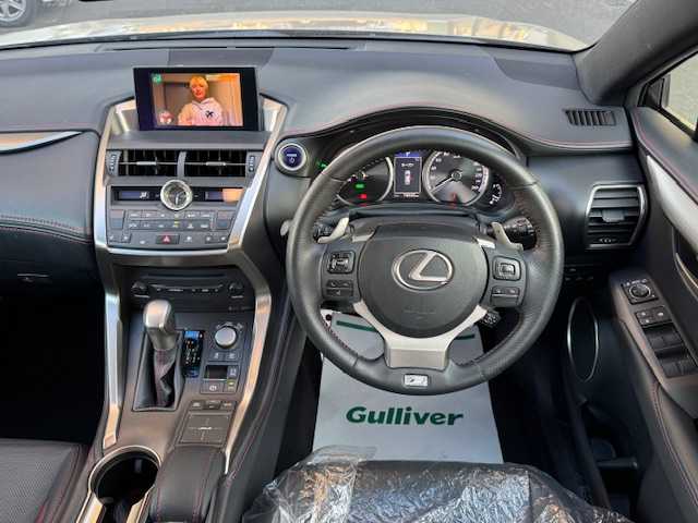 レクサス ＮＸ 300h Fスポーツ 道東・釧路十勝 2015(平27)年 7.5万km ソニックチタニウム 4WD/三眼フルLEDヘッドランプ/クリアランスソナー＆バックソナー/本革シート（黒赤コンビ）/メモリシート（D席）/シートヒーター/パワーシート（D/N席）/ステアリングヒーター/メーカーSDナビゲーション/（CD/DVD/BT/フルセグ/MSV）/バック/サイドカメラ/ビルトインETC/前後ドライブレコーダー（ZDR-026）/パドルシフト/クルーズコントロール/電動パーキングブレーキ/オートブレーキホールド/LEDフォグランプ/純正18インチアルミホイール/電動チルト＆テレスコピックステアリング/純正フロアマット/社外アルミ付冬タイヤ積込