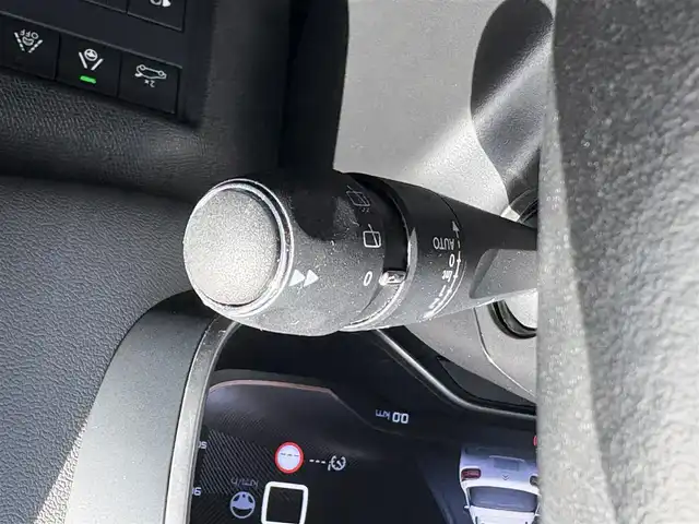 シトロエン Ｃ５ エアクロス シャイン 石川県 2019(令1)年 5.1万km 黒 ディスプレイオーディオ/　AM/FM・USB・iPod・AppleCarPlay/ETC/パノラマモニター/ドライブレコーダー/クルーズコントロール/パワーシート（D席）/ルーフレール/アンチロック・ブレーキ・システム/衝突被害軽減システム/横滑り防止装置/前後コーナーセンサー/レーンキープアシスト/盗難防止装置/ダウンヒルアシストコントロール/パーキングアシスト/アイドリングストップ/エアバッグ（W+サイド）/カーテンエアバッグ/純正アルミホイール/スマートキー