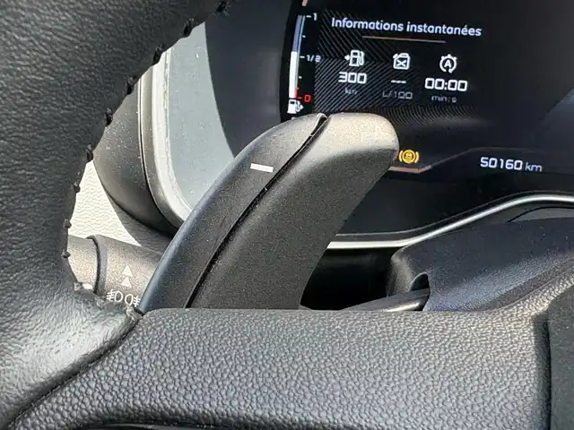 シトロエン Ｃ５ エアクロス シャイン 石川県 2019(令1)年 5.1万km 黒 ディスプレイオーディオ/　AM/FM・USB・iPod・AppleCarPlay/ETC/パノラマモニター/ドライブレコーダー/クルーズコントロール/パワーシート（D席）/ルーフレール/アンチロック・ブレーキ・システム/衝突被害軽減システム/横滑り防止装置/前後コーナーセンサー/レーンキープアシスト/盗難防止装置/ダウンヒルアシストコントロール/パーキングアシスト/アイドリングストップ/エアバッグ（W+サイド）/カーテンエアバッグ/純正アルミホイール/スマートキー