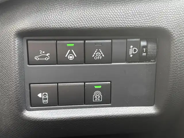 シトロエン Ｃ５ エアクロス シャイン 石川県 2019(令1)年 5.1万km 黒 ディスプレイオーディオ/　AM/FM・USB・iPod・AppleCarPlay/ETC/パノラマモニター/ドライブレコーダー/クルーズコントロール/パワーシート（D席）/ルーフレール/アンチロック・ブレーキ・システム/衝突被害軽減システム/横滑り防止装置/前後コーナーセンサー/レーンキープアシスト/盗難防止装置/ダウンヒルアシストコントロール/パーキングアシスト/アイドリングストップ/エアバッグ（W+サイド）/カーテンエアバッグ/純正アルミホイール/スマートキー