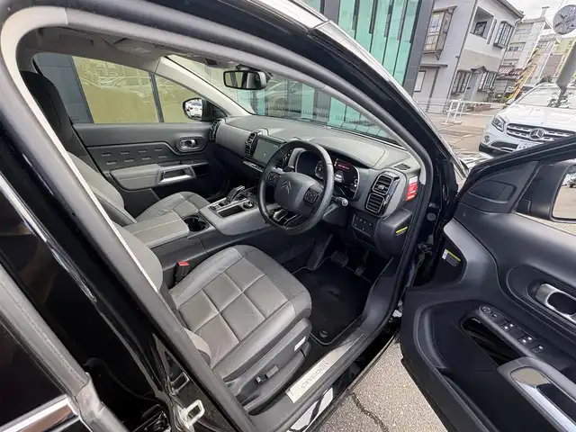 シトロエン Ｃ５ エアクロス シャイン 石川県 2019(令1)年 5.1万km 黒 ディスプレイオーディオ/　AM/FM・USB・iPod・AppleCarPlay/ETC/パノラマモニター/ドライブレコーダー/クルーズコントロール/パワーシート（D席）/ルーフレール/アンチロック・ブレーキ・システム/衝突被害軽減システム/横滑り防止装置/前後コーナーセンサー/レーンキープアシスト/盗難防止装置/ダウンヒルアシストコントロール/パーキングアシスト/アイドリングストップ/エアバッグ（W+サイド）/カーテンエアバッグ/純正アルミホイール/スマートキー