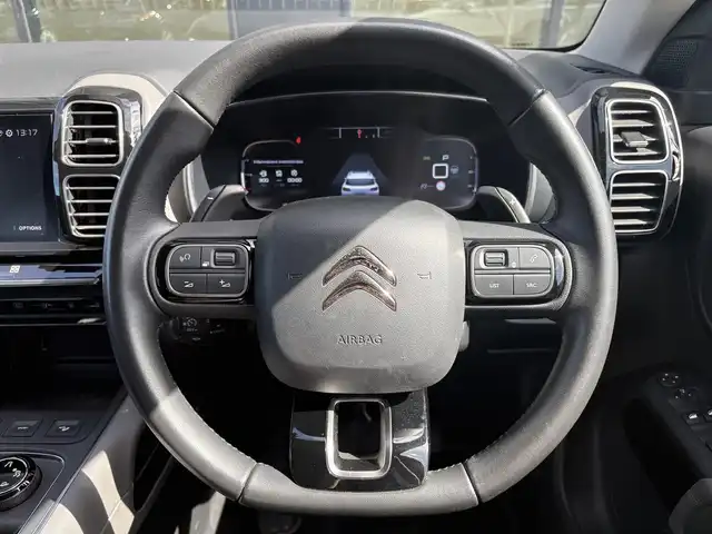シトロエン Ｃ５ エアクロス シャイン 石川県 2019(令1)年 5.1万km 黒 ディスプレイオーディオ/　AM/FM・USB・iPod・AppleCarPlay/ETC/パノラマモニター/ドライブレコーダー/クルーズコントロール/パワーシート（D席）/ルーフレール/アンチロック・ブレーキ・システム/衝突被害軽減システム/横滑り防止装置/前後コーナーセンサー/レーンキープアシスト/盗難防止装置/ダウンヒルアシストコントロール/パーキングアシスト/アイドリングストップ/エアバッグ（W+サイド）/カーテンエアバッグ/純正アルミホイール/スマートキー